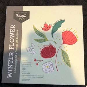 Embroidery kit- Craft crush - winter flower -NIB